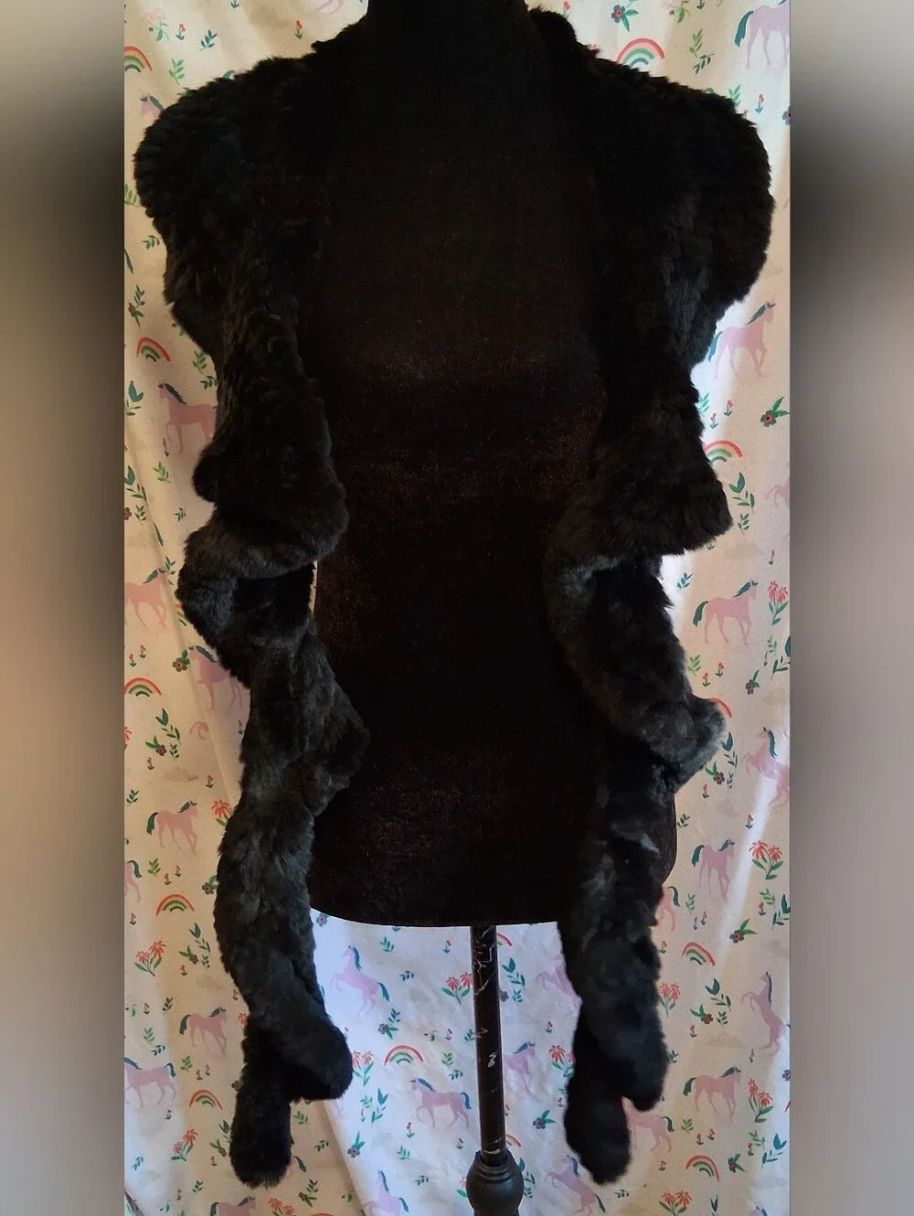 EUC Elizabeth Gillett NYC Black Rex Rabbit Fur Tapered Spiral Elegant Scarf Wrap